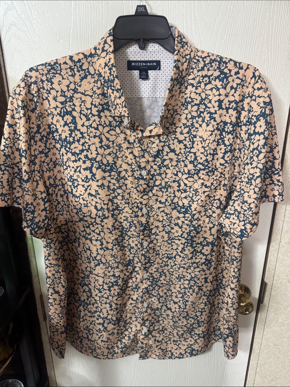 Mizzen+Main Peach and Navy Floral Short Sleeve Button-Down